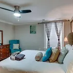 4 Bedroom Beauty Steps From The River