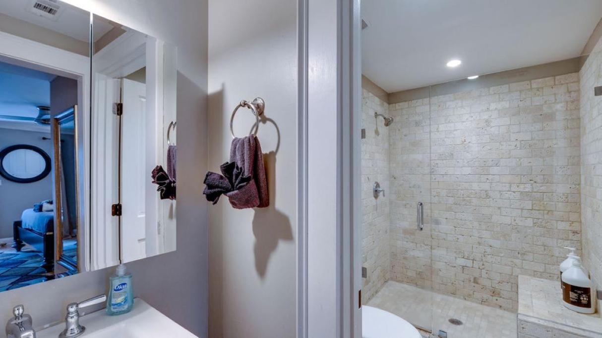 4 Bedroom Beauty Steps From The River * Savannah