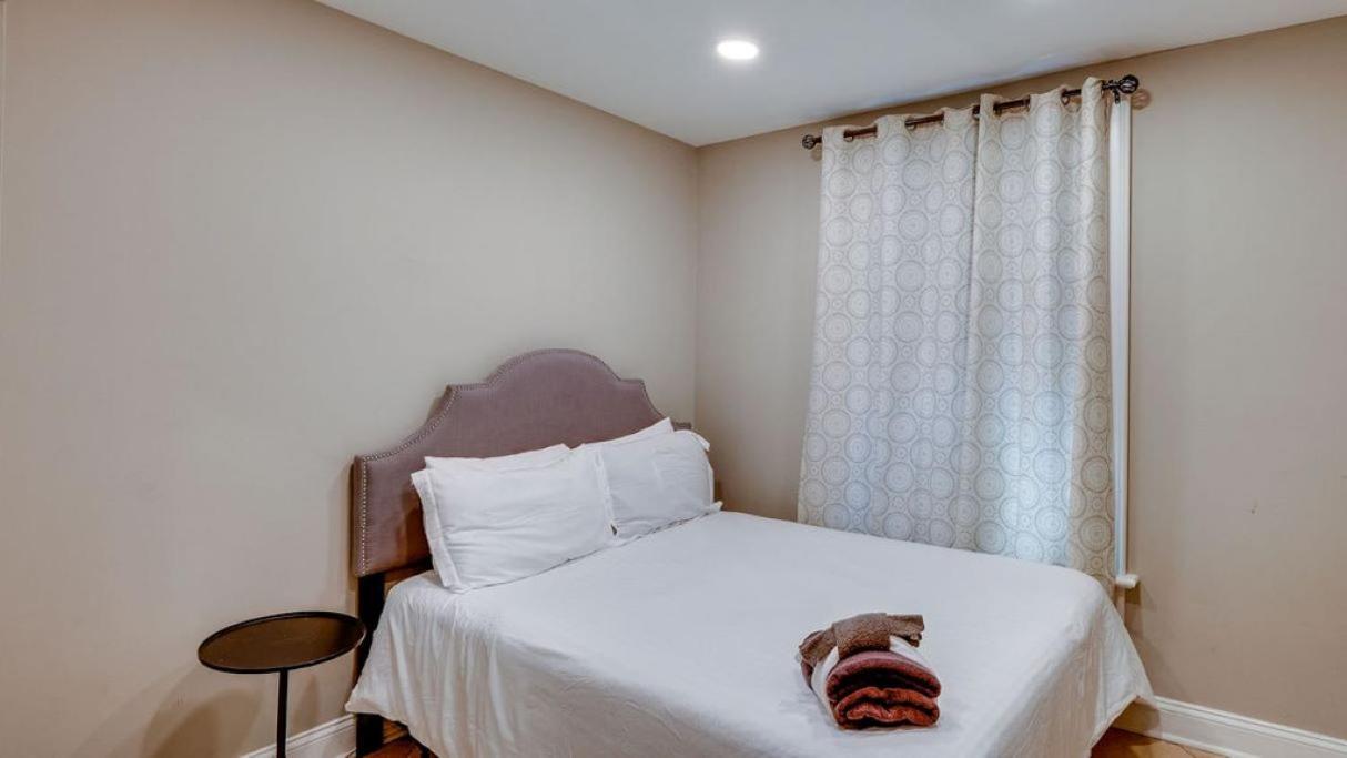 4 Bedroom Beauty Steps From The River Apartamento *
