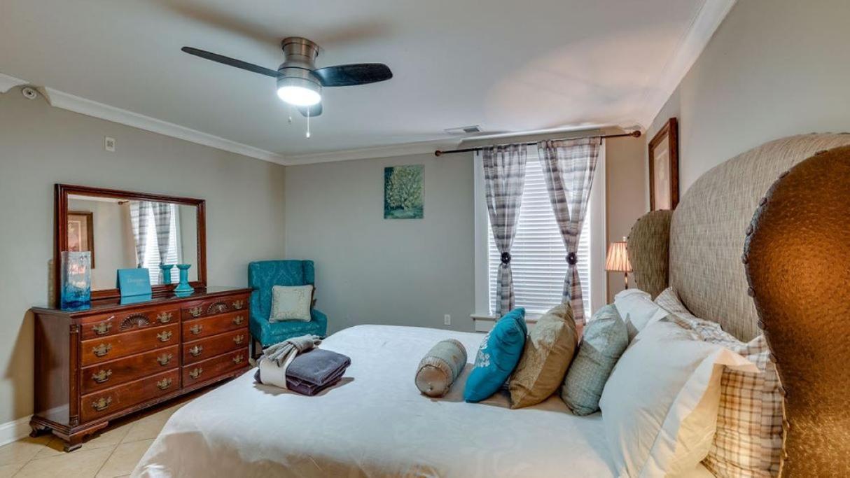 4 Bedroom Beauty Steps From The River Apartamento Savannah