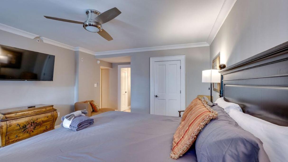 Apartamento 4 Bedroom Beauty Steps From The River *